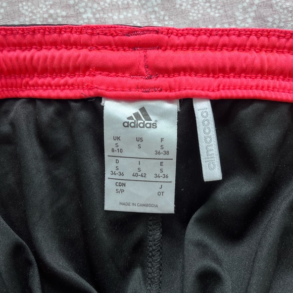 Adidas women’s shorts S - Picture 3 of 3